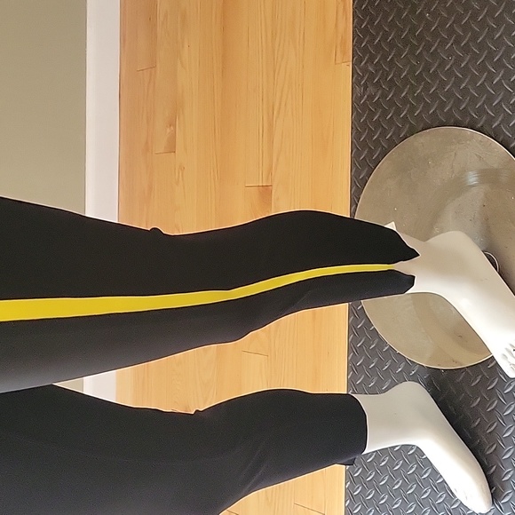 Zyia Active Black Neon Tape Luxe High-rise 7/8 Legging - Picture 4 of 11